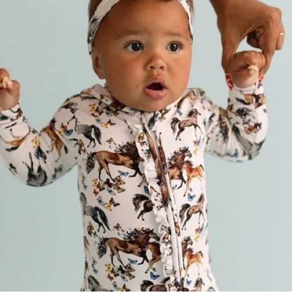 Posh Peanut Other - Posh Peanut Equestrian Horse Graphic Ruffled Bamboo Footie |Size 6-9 months